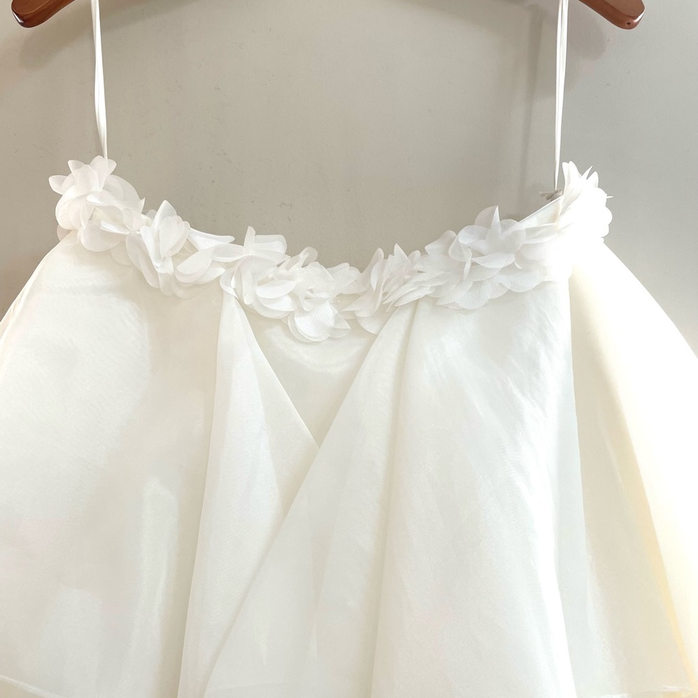 Strapless ruffle and chiffon tulle beach wedding gown. - Picture 6 of 16